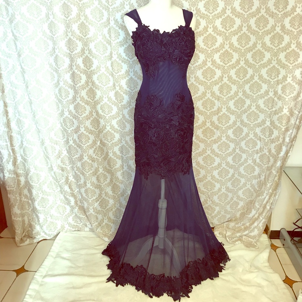 🔵🔷🔹XL Alberto Makali Gown🔹🔷🔵